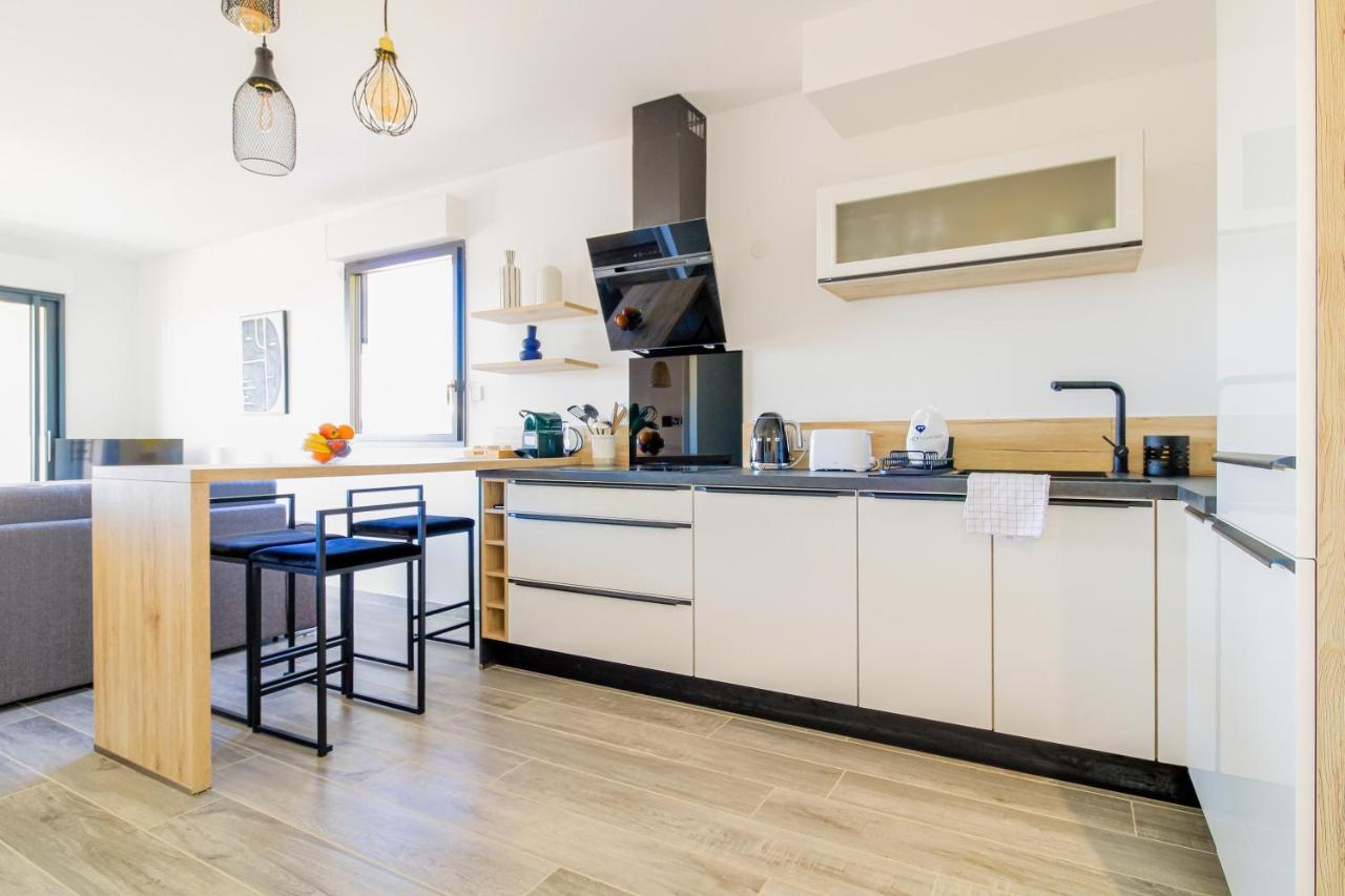Ferienwohnung Select' - T2 A Saint-Clair Avec Terrasse, Piscine Et Parking ! - 180Sud-A12 Le Lavandou Exterior foto
